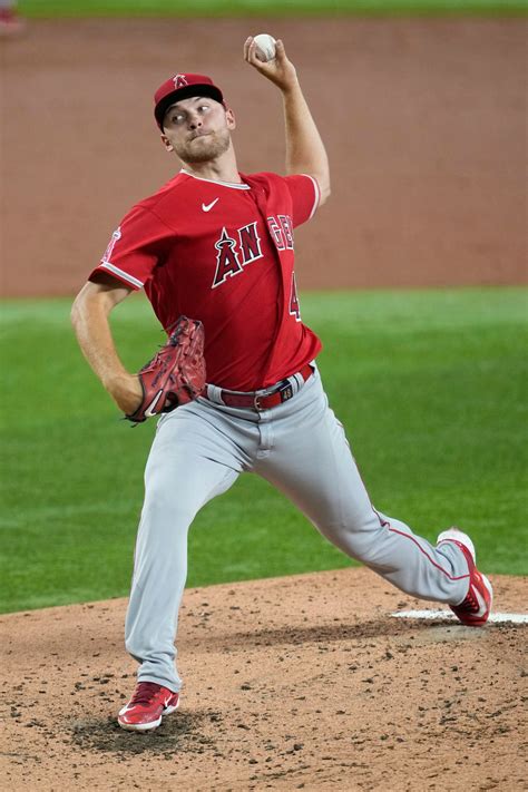 Angels left-hander Reid Detmers has no-hitter through 6 innings at Texas